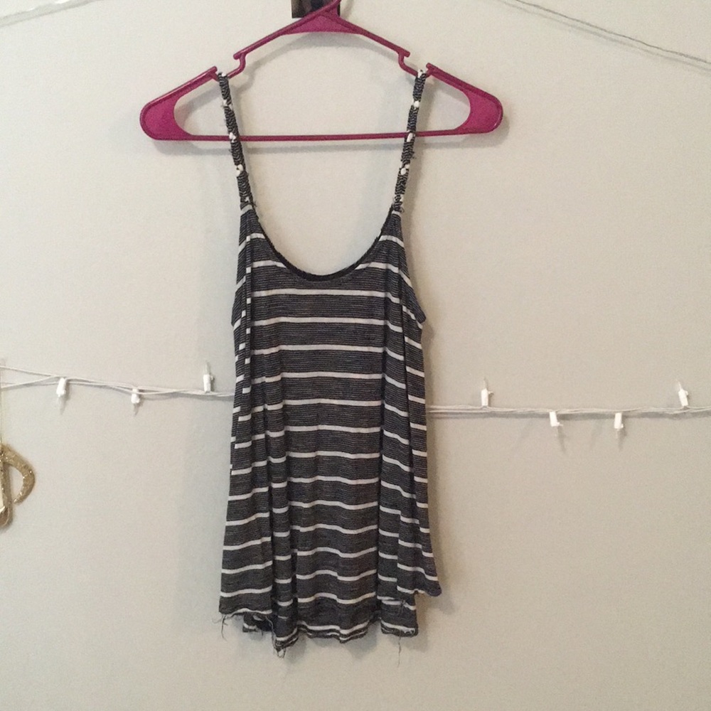 Black & white. Loose and comfy.